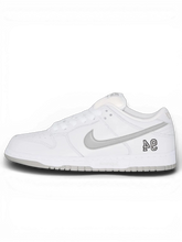 Supreme® Nike SB Dunk Low White