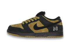Supreme® Nike SB Dunk Low Camper Green