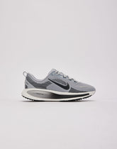 Nike Vomero 18 Grade-School