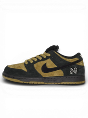 Supreme® Nike SB Dunk Low Camper Green